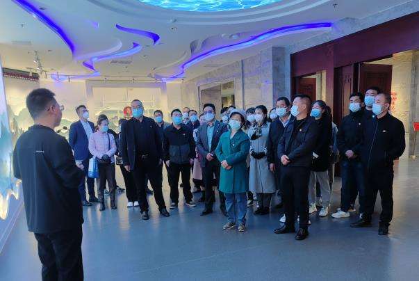 1680768450598634.jpg 警示教育基地聆聽(tīng)講解.jpg